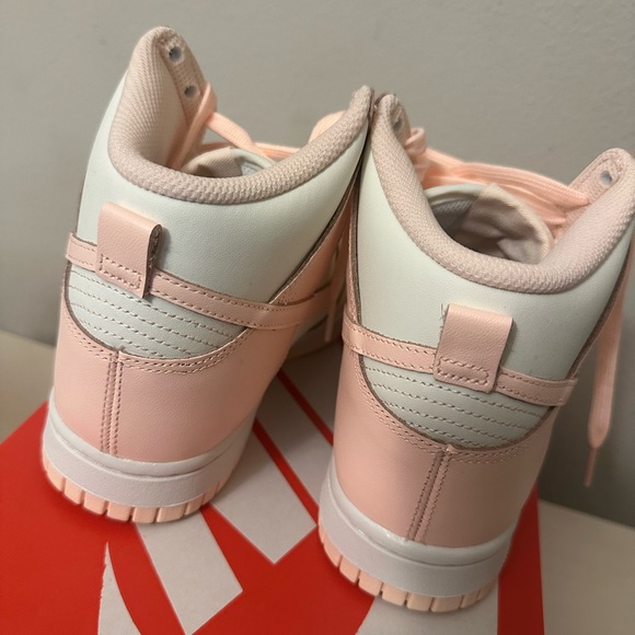 Women’s Dunk High Crimson Tint **NEW** - Picture 6 of 8